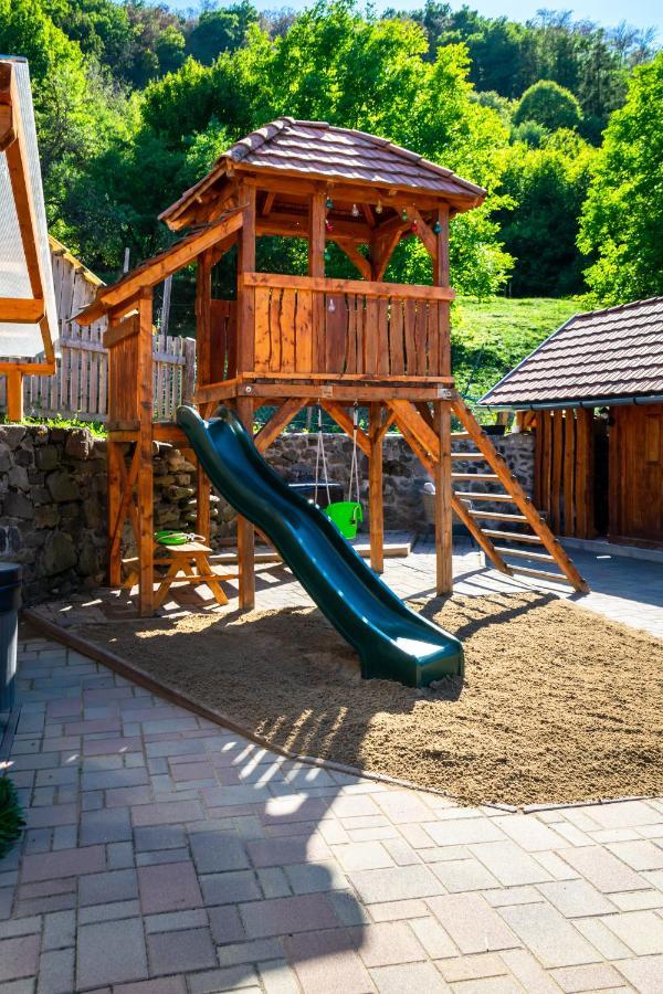 HepeHuta Házikó Háromhuta Exterior foto